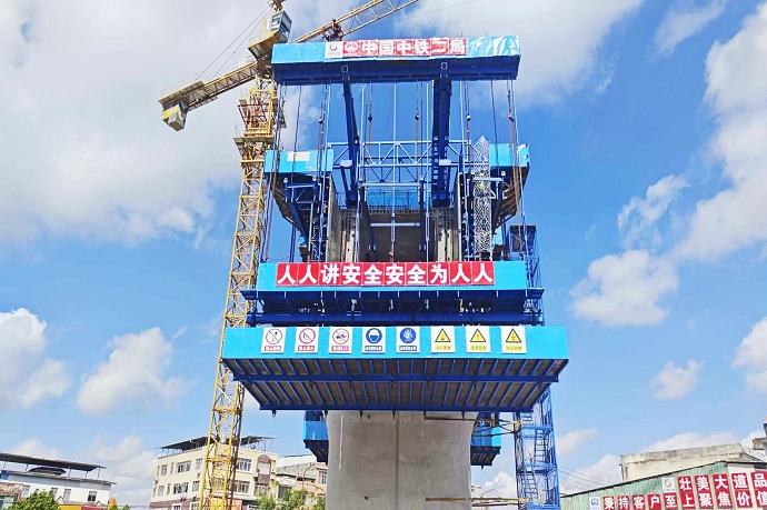 北流跨G59呼北高速特大桥连续梁合龙2.jpg